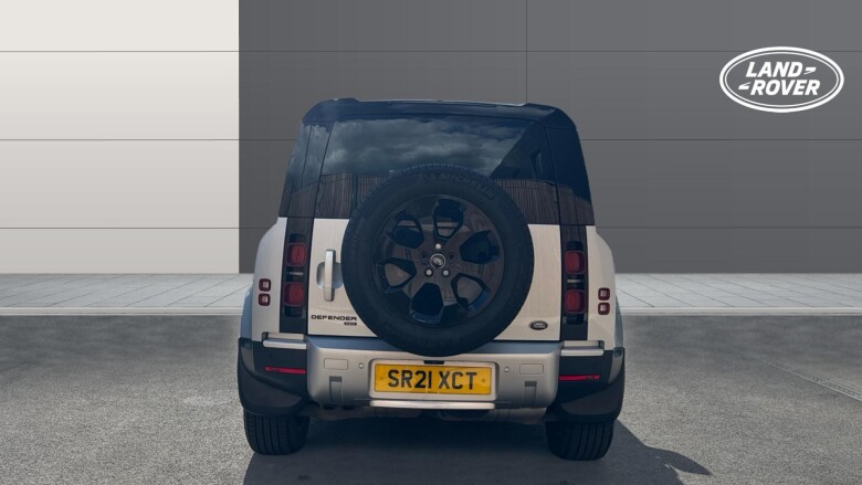 Land Rover Defender 3.0 D300 SE 110 5dr Auto Diesel Estate